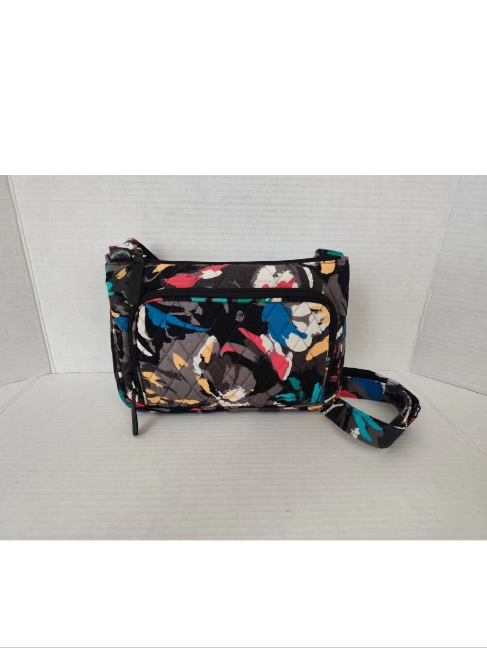 Vera Bradley Crossbody Bag Splash Floral Pattern Zipper Closure & Zip Pocket